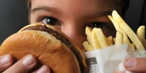 Cardiologista alerta para controle do colesterol desde a infância com exame aos 10 anos