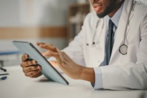 Anvisa libera receitas azul e amarela em formato eletrônico para medicamentos controlados